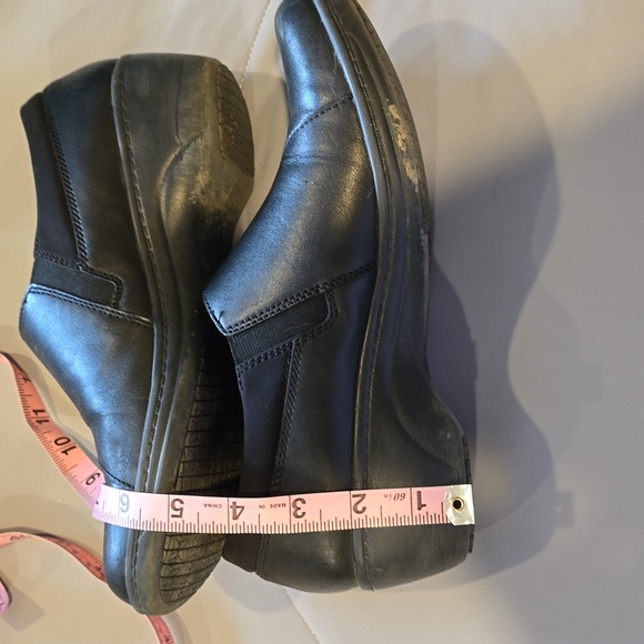 Clarks, Low Heel Slip-on, Size 9.5 - Picture 2 of 5